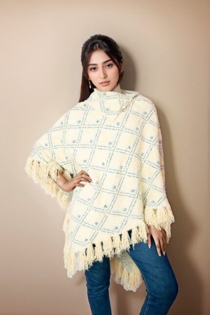 Woolen poncho with frills in cream