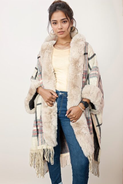 woolen shrug with fur and hoodie